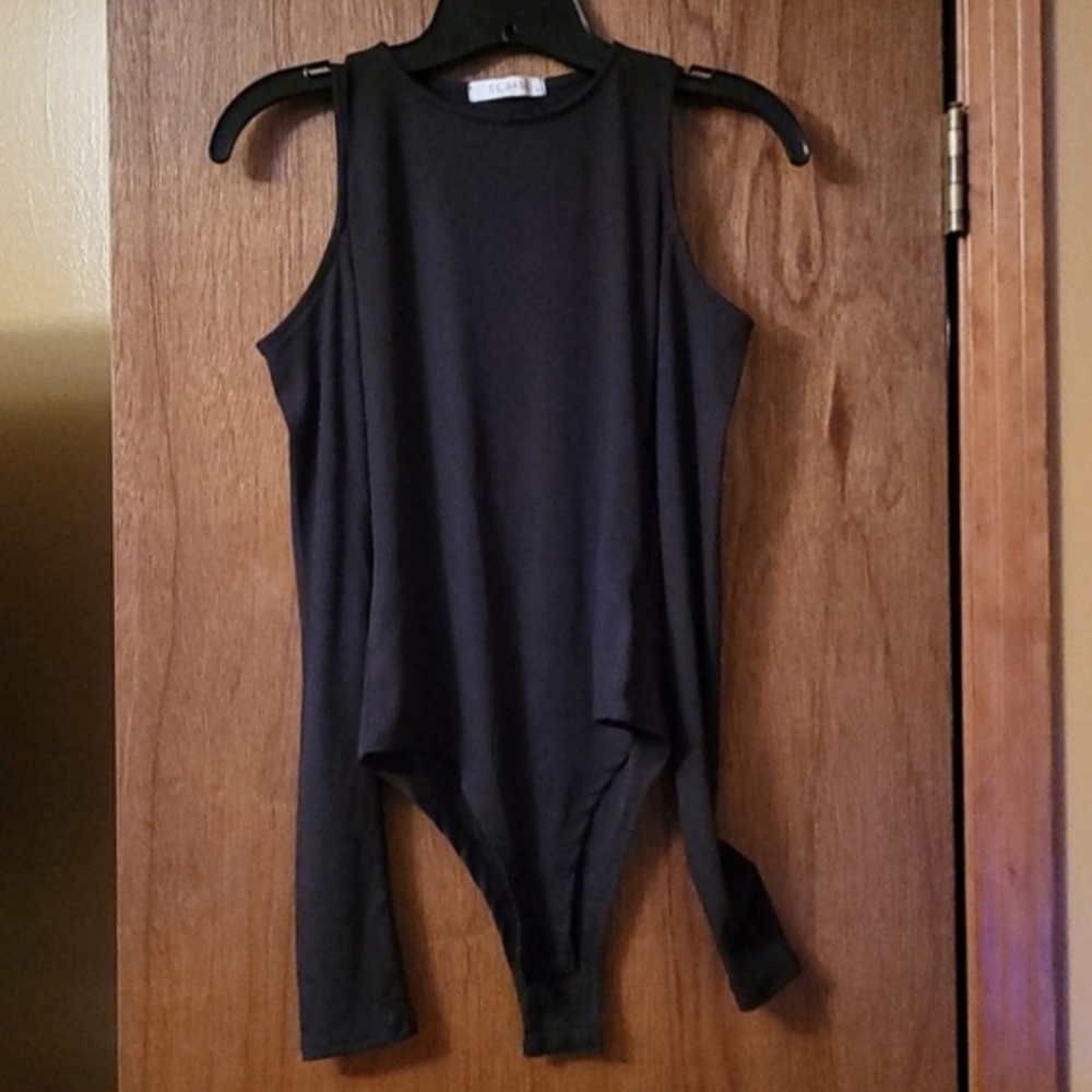 De Base Cold Shoulder Ribbed  Body Top
